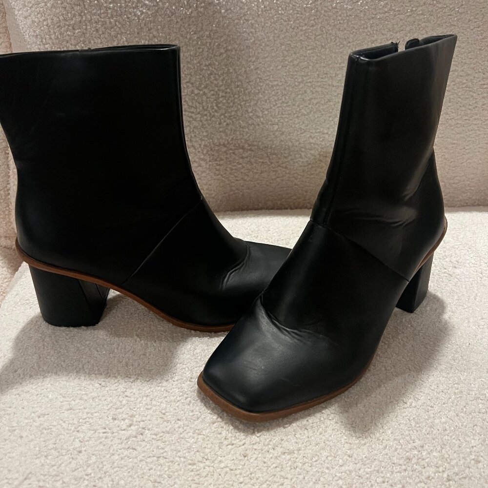 Time & Tru Black Heeled Boots